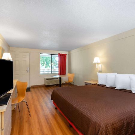 Travelodge By Wyndham Essington / Philadelphia Airport Экстерьер фото