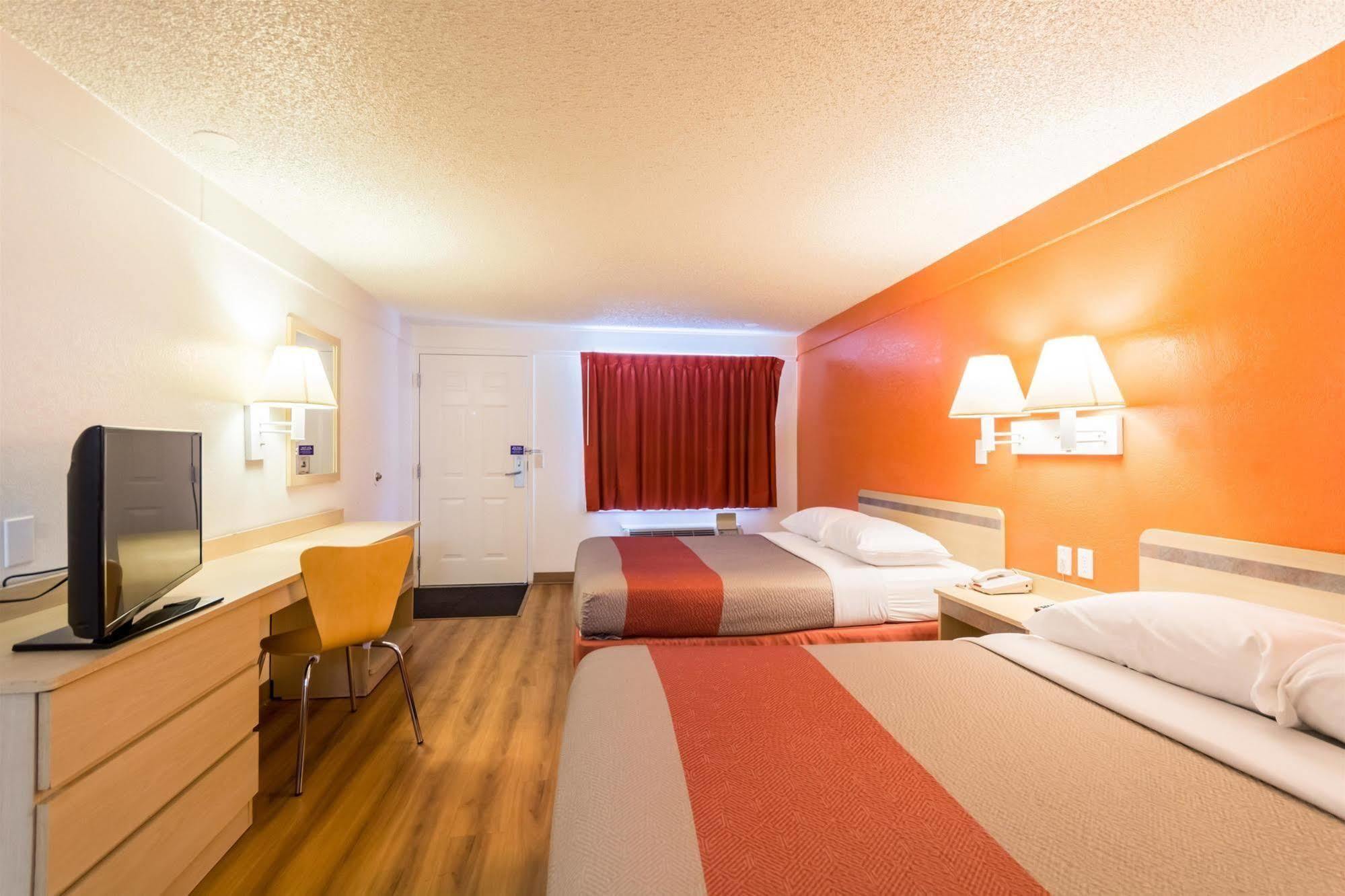 Travelodge By Wyndham Essington / Philadelphia Airport Экстерьер фото