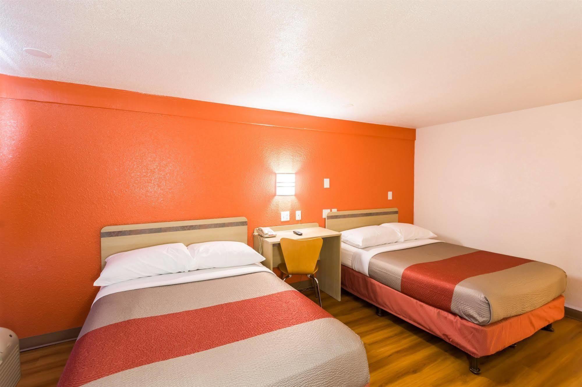 Travelodge By Wyndham Essington / Philadelphia Airport Экстерьер фото