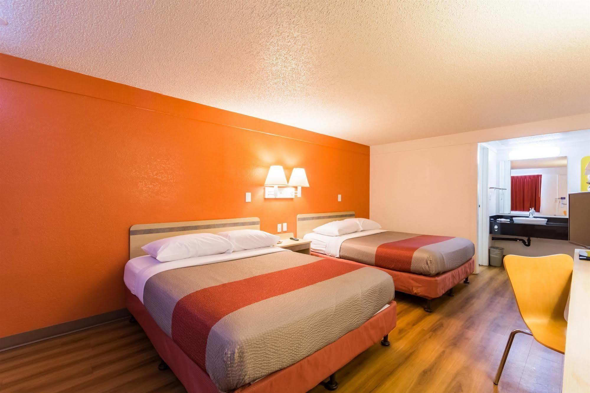 Travelodge By Wyndham Essington / Philadelphia Airport Экстерьер фото