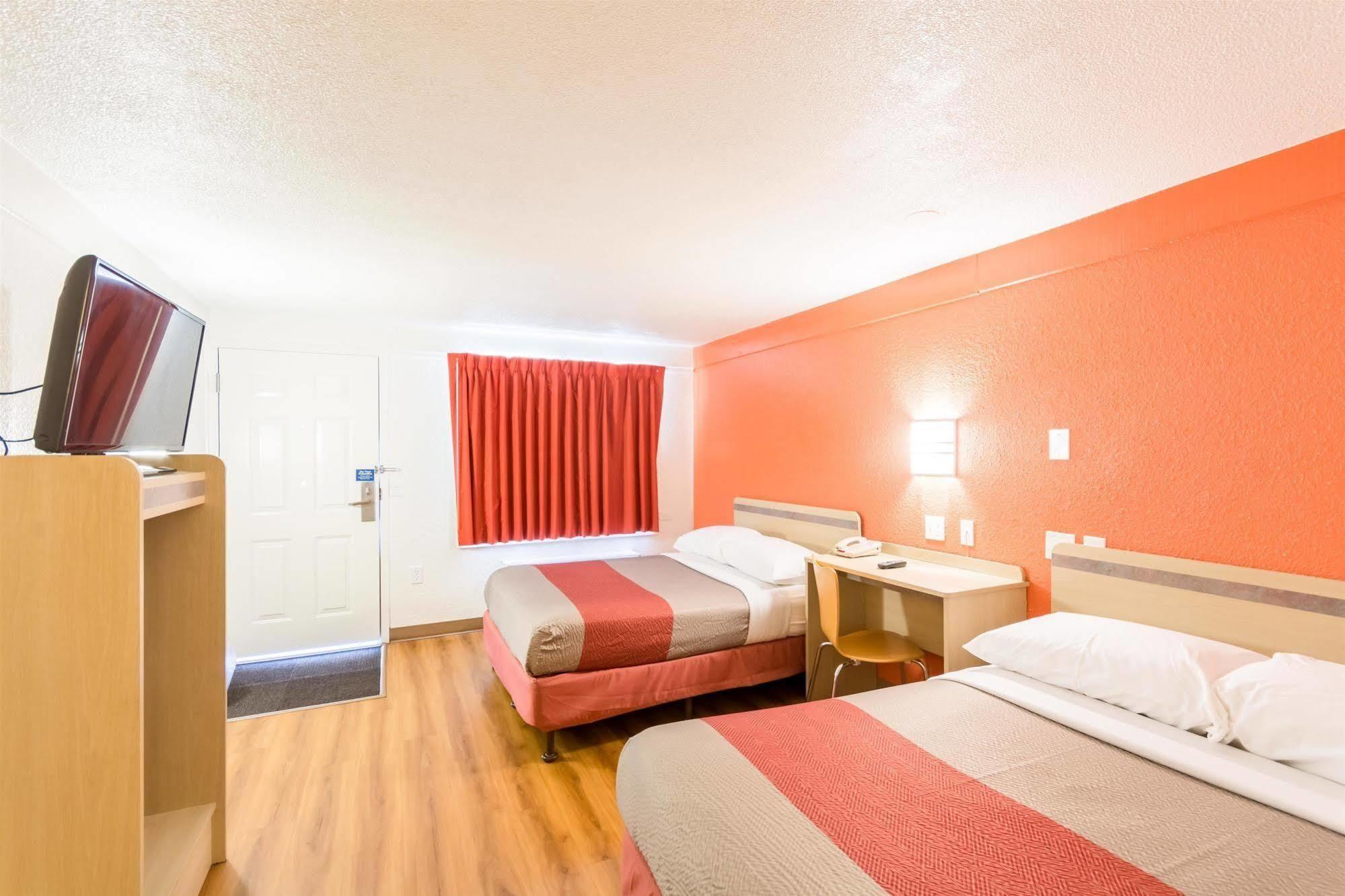 Travelodge By Wyndham Essington / Philadelphia Airport Экстерьер фото